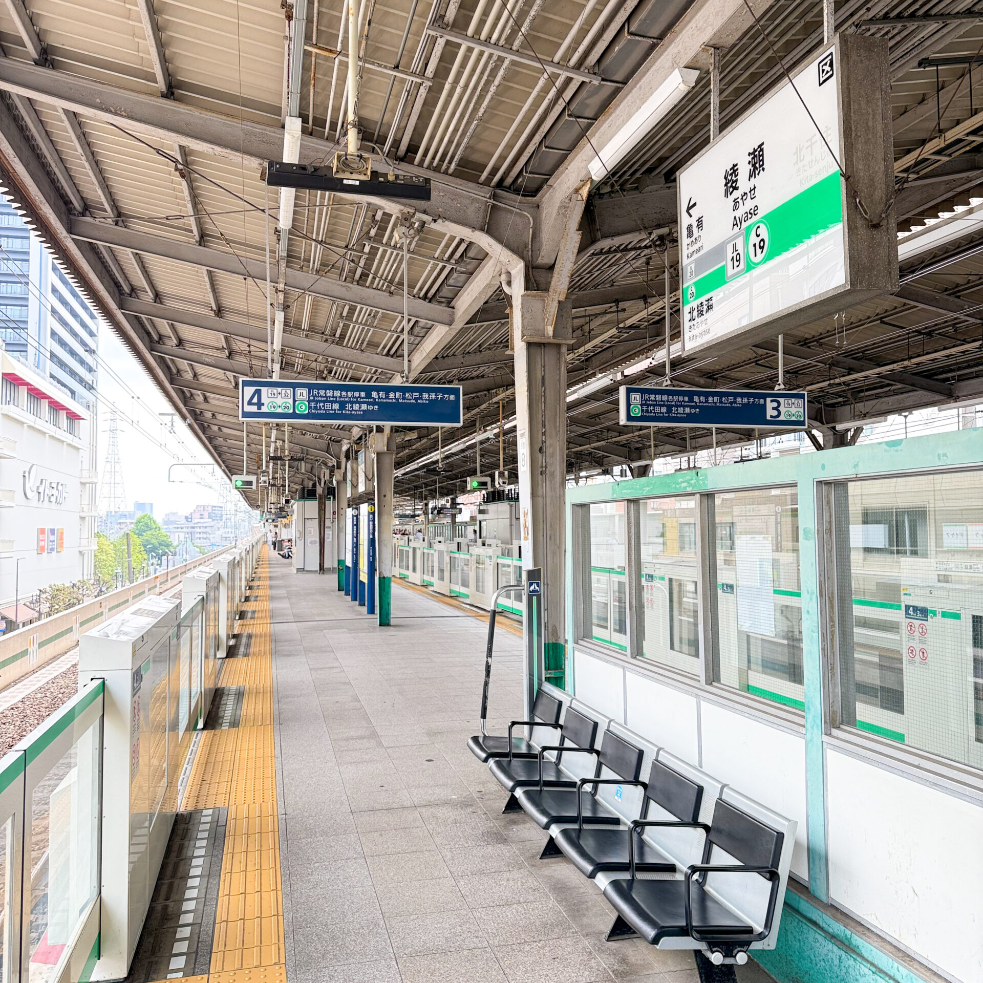 綾瀬駅4番線ホーム