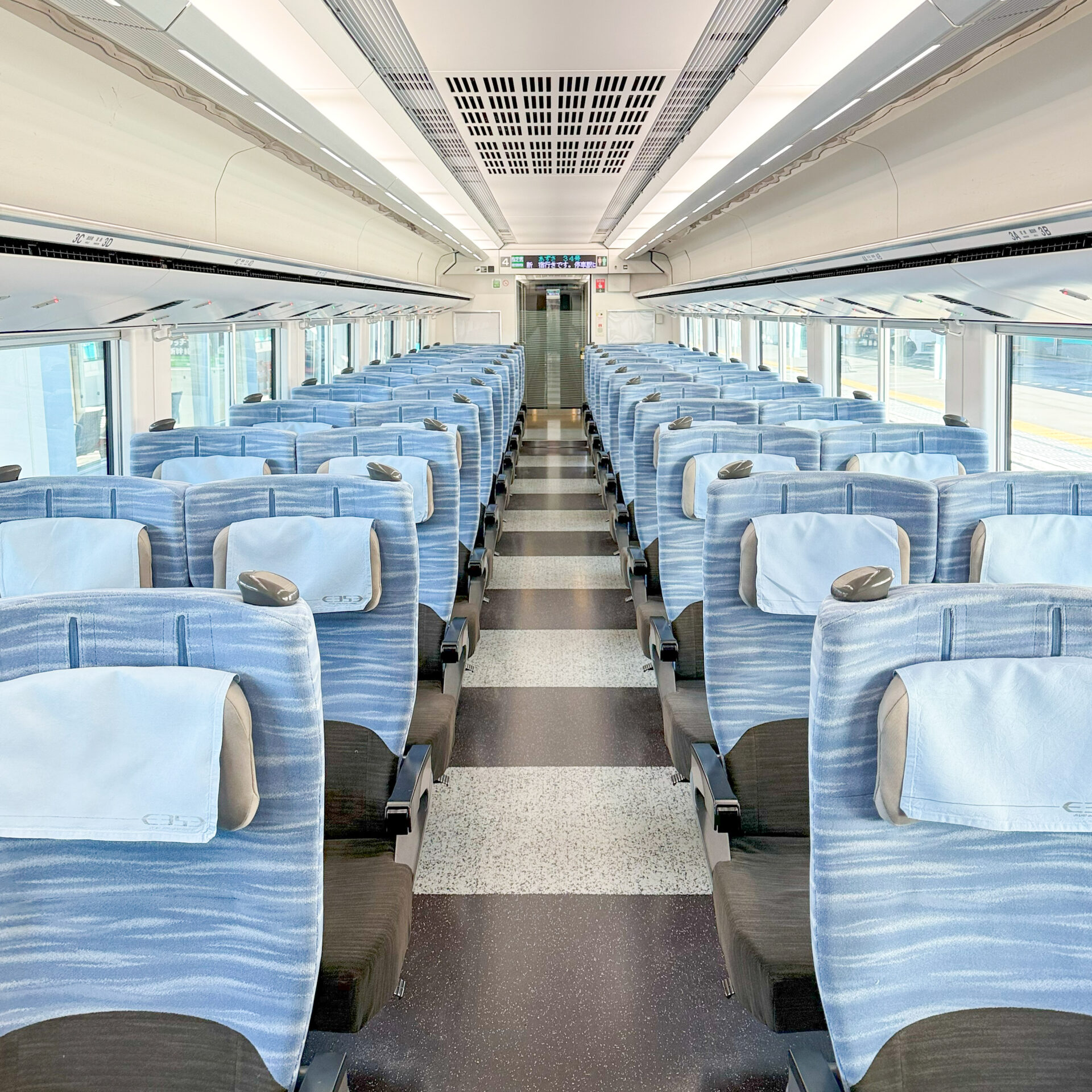 特急あずさ号普通車車内