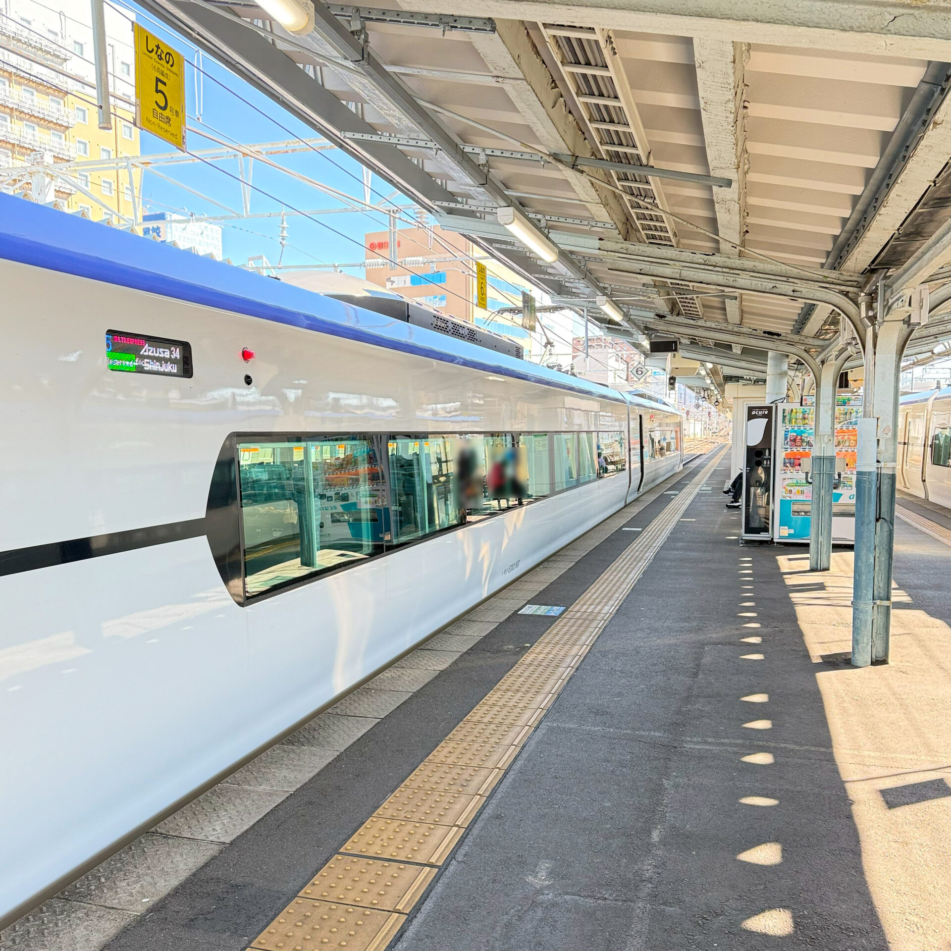 特急あずさ号松本駅にて
