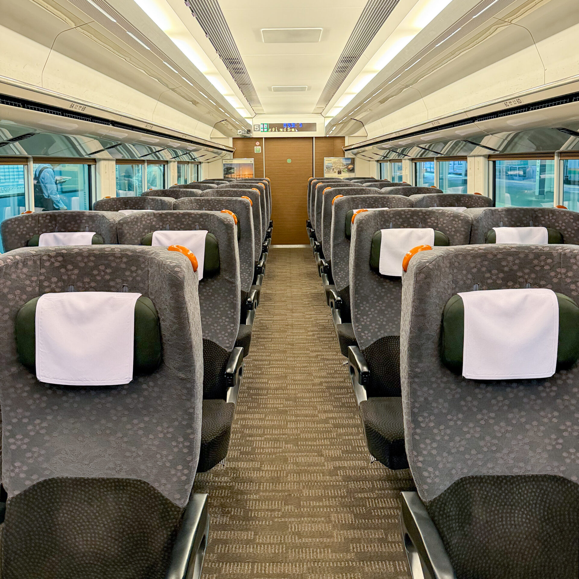 E657系電車グリーン車車内