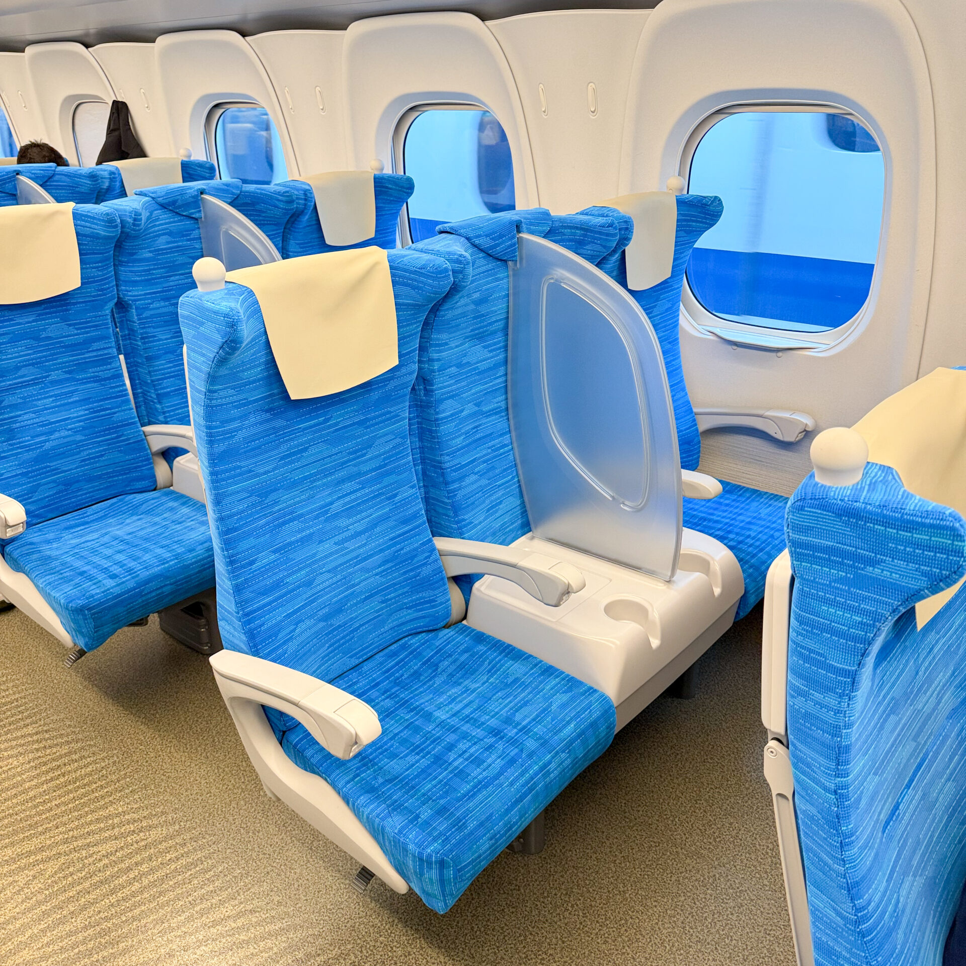 東海道・山陽新幹線7号車S Work車両