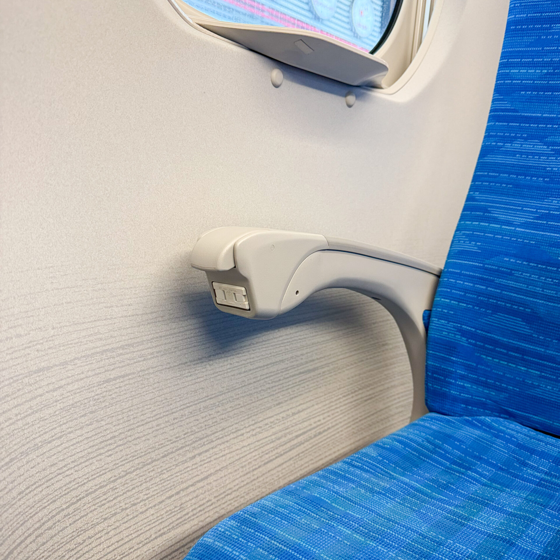 東海道・山陽新幹線7号車S Work車両