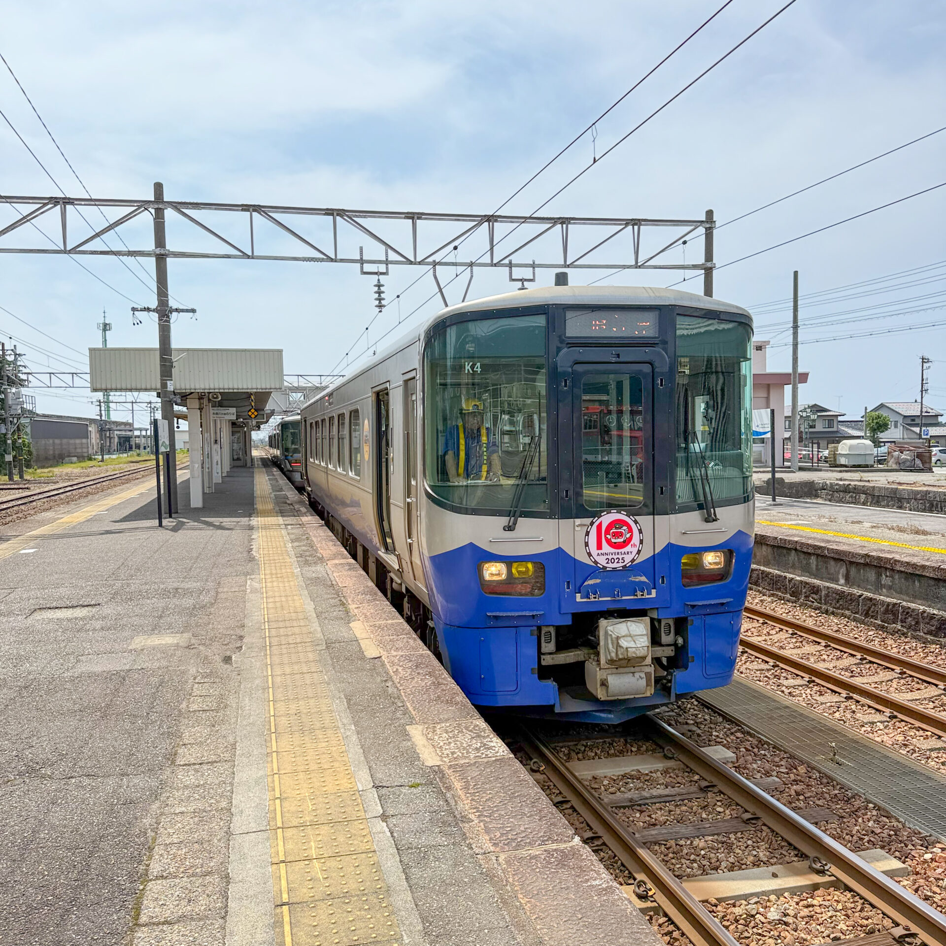 えちごトキめき鉄道普通列車泊駅にて