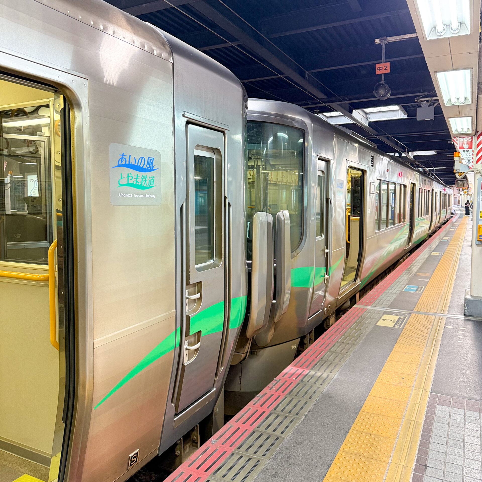 あいの風とやま鉄道普通列車金沢駅にて