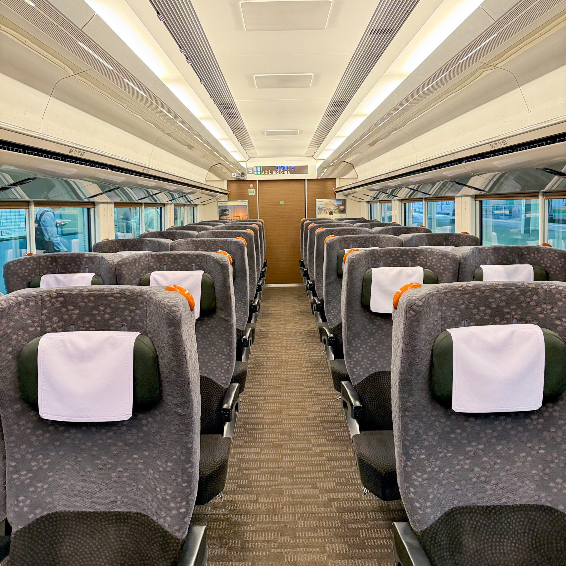 E657系電車グリーン車車内