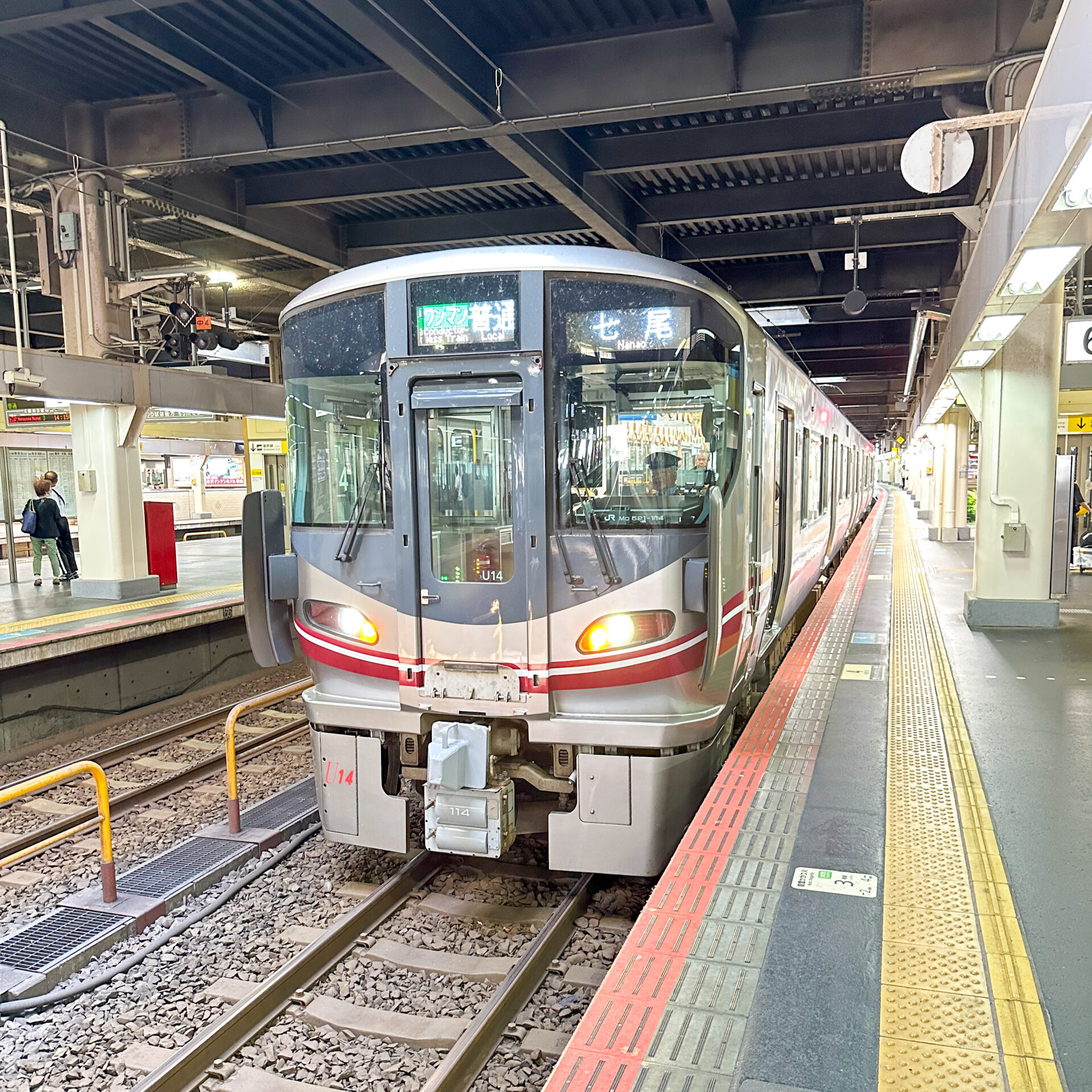 七尾線普通列車金沢駅にて