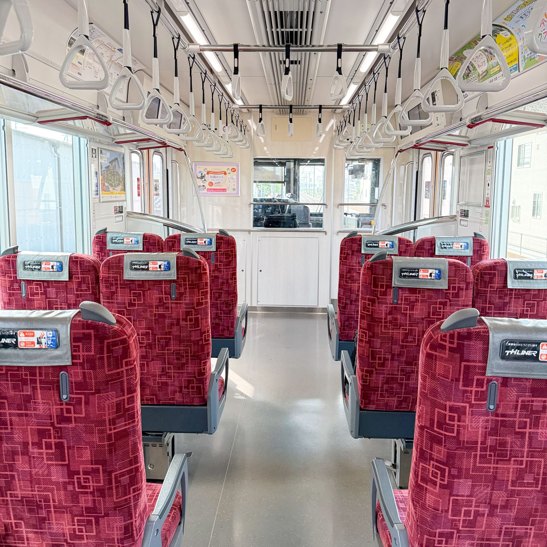 東武70090型電車車内