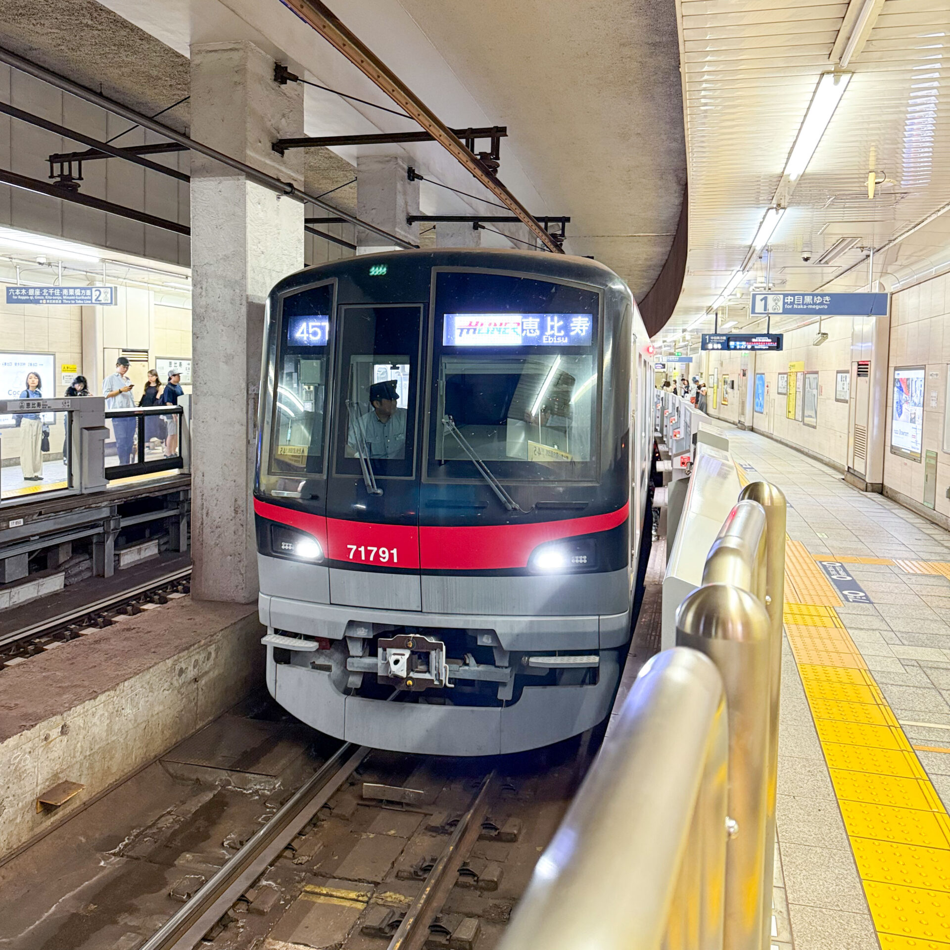 THライナー恵比寿駅にて