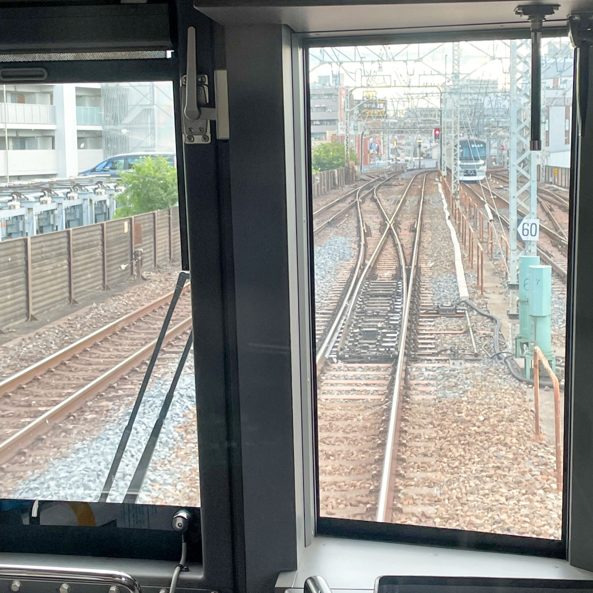 西新井駅に進入
