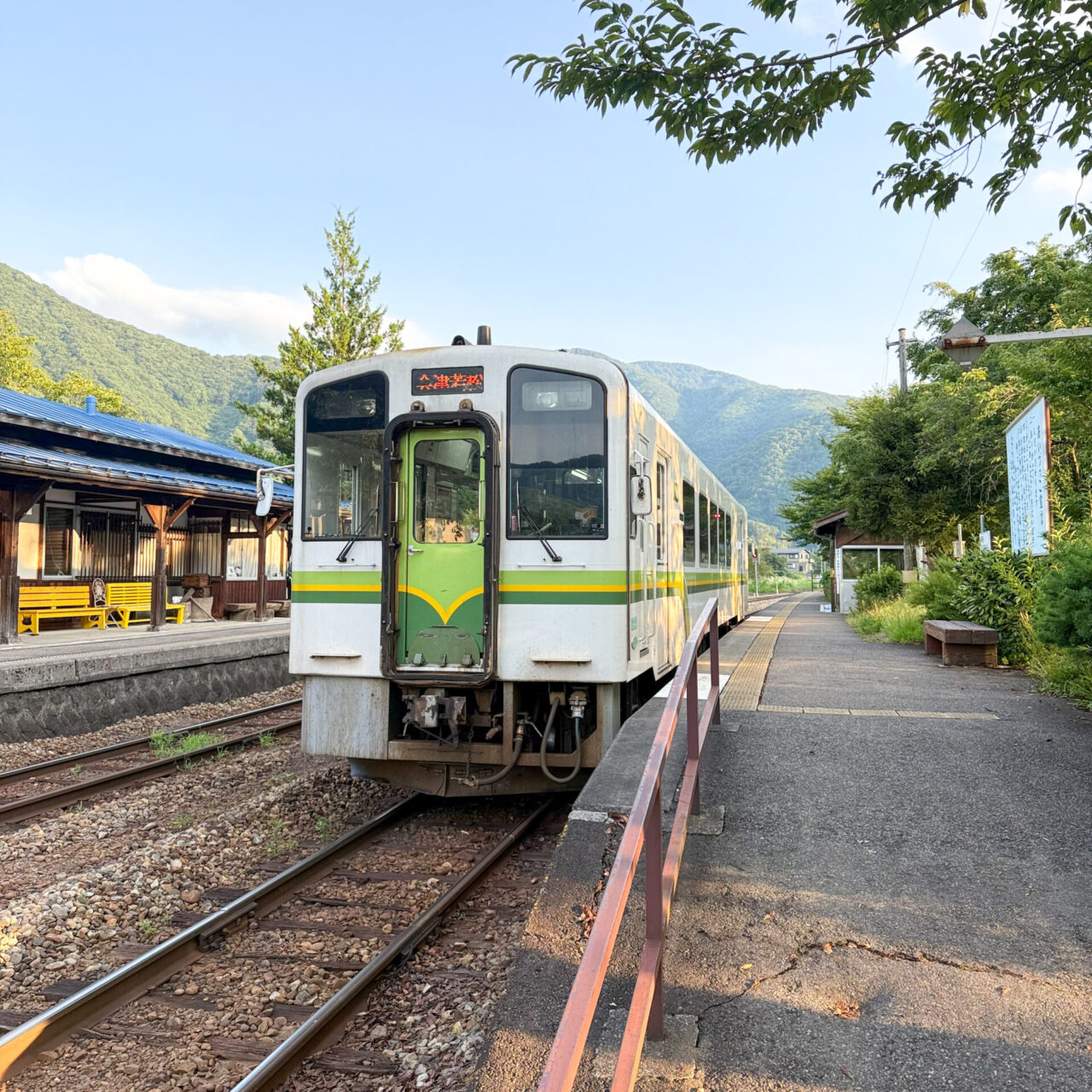 会津鉄道普通列車芦ノ牧温泉駅にて