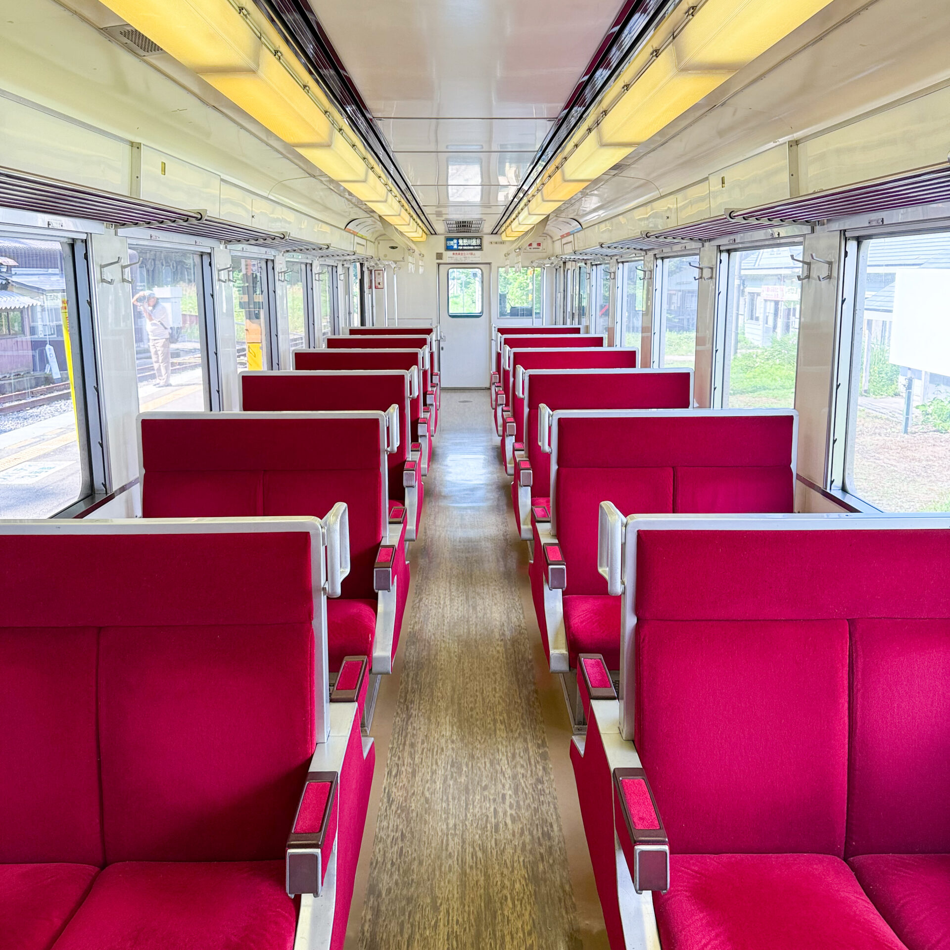 野岩鉄道6050型電車車内