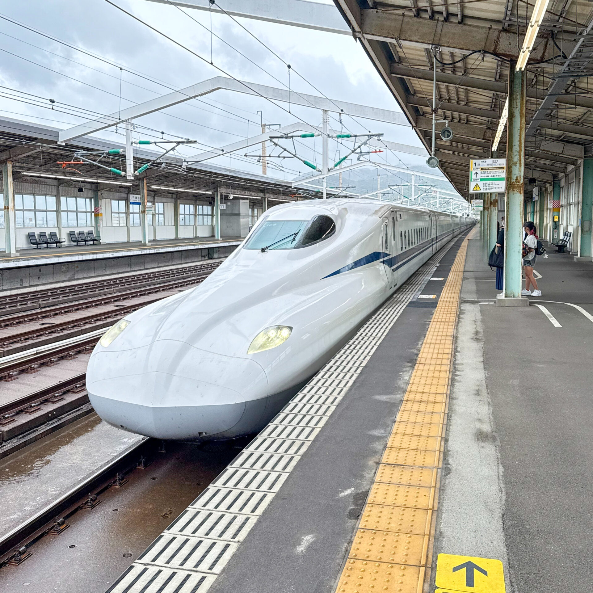 新幹線のぞみ号新山口駅にて