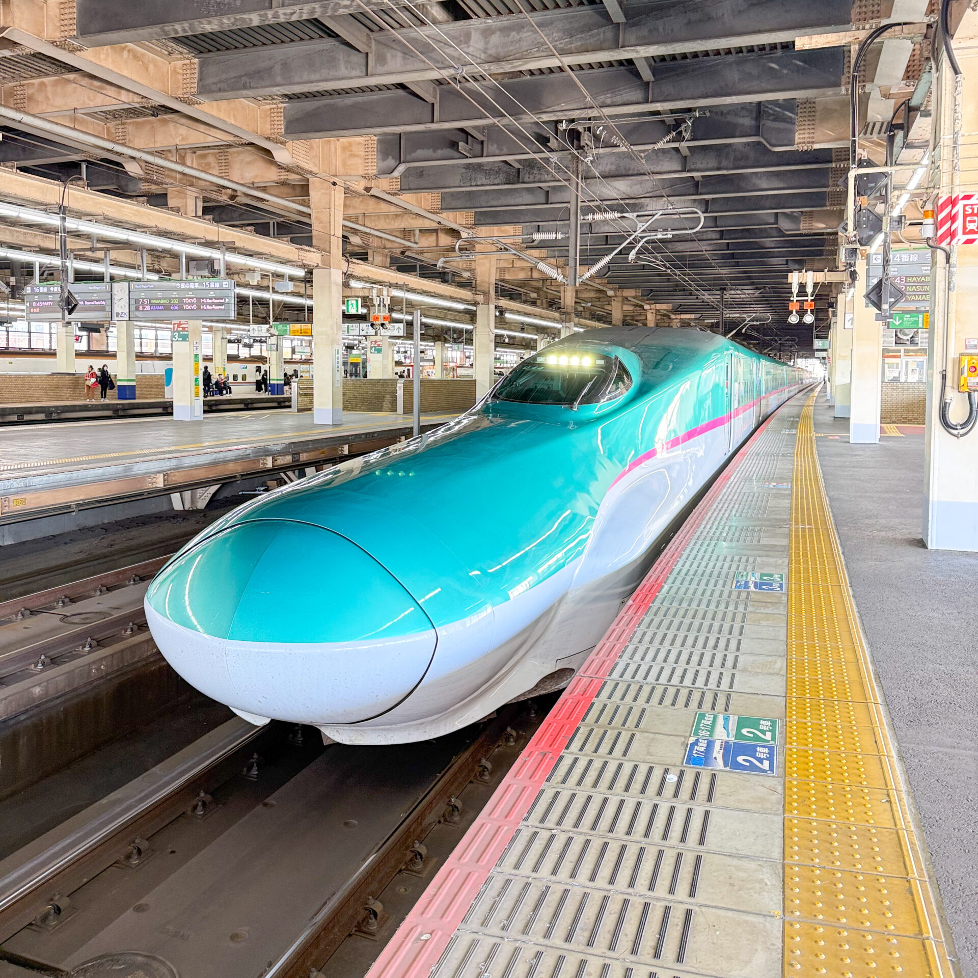 新幹線E5系大宮駅にて