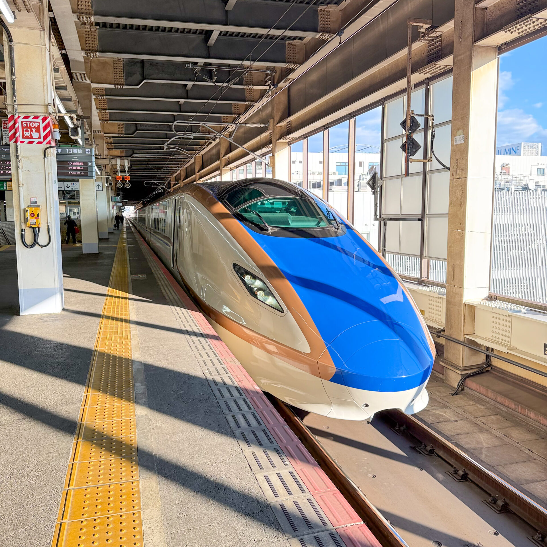 新幹線E7系大宮駅にて