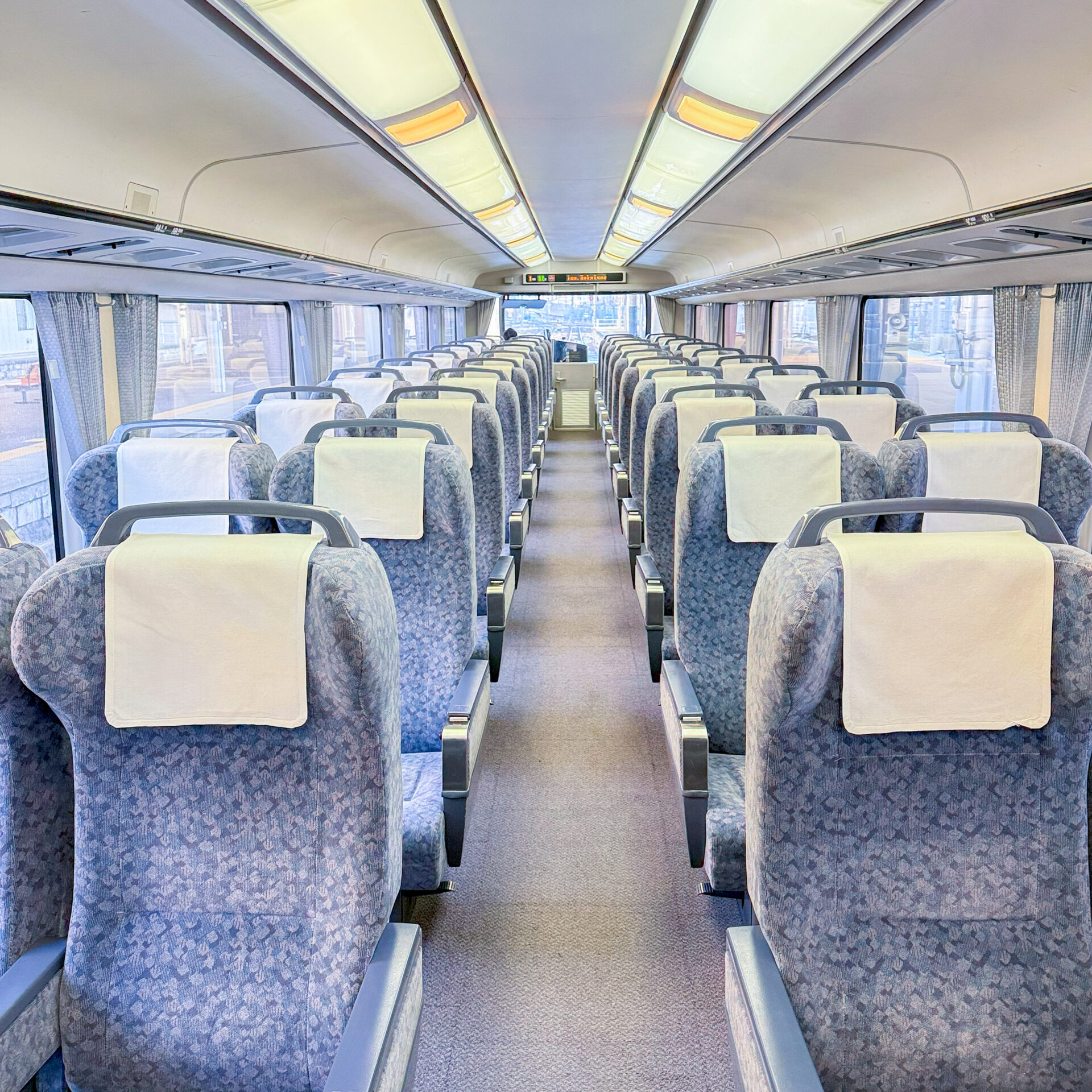 特急しなの号グリーン車車内