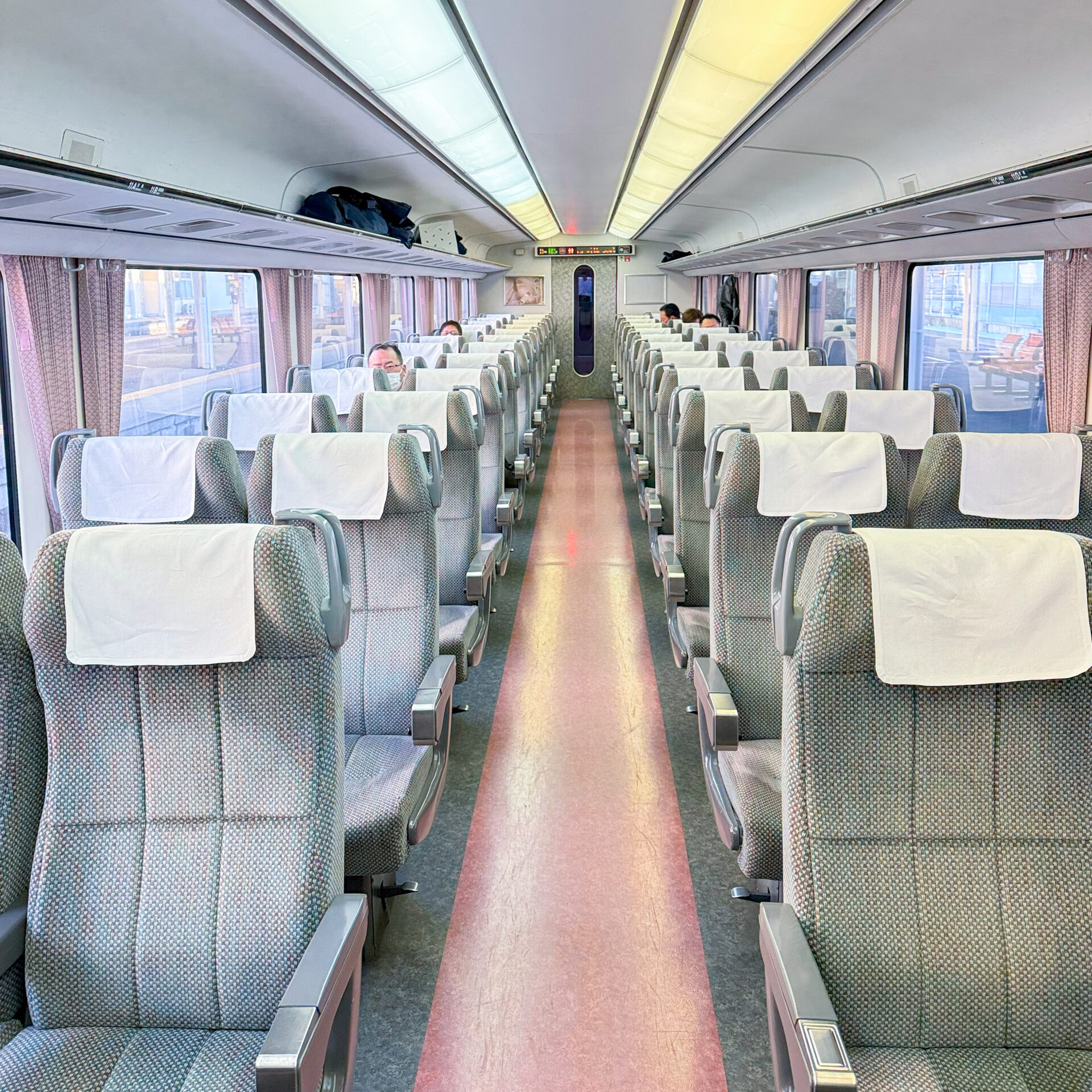 特急しなの号普通車車内