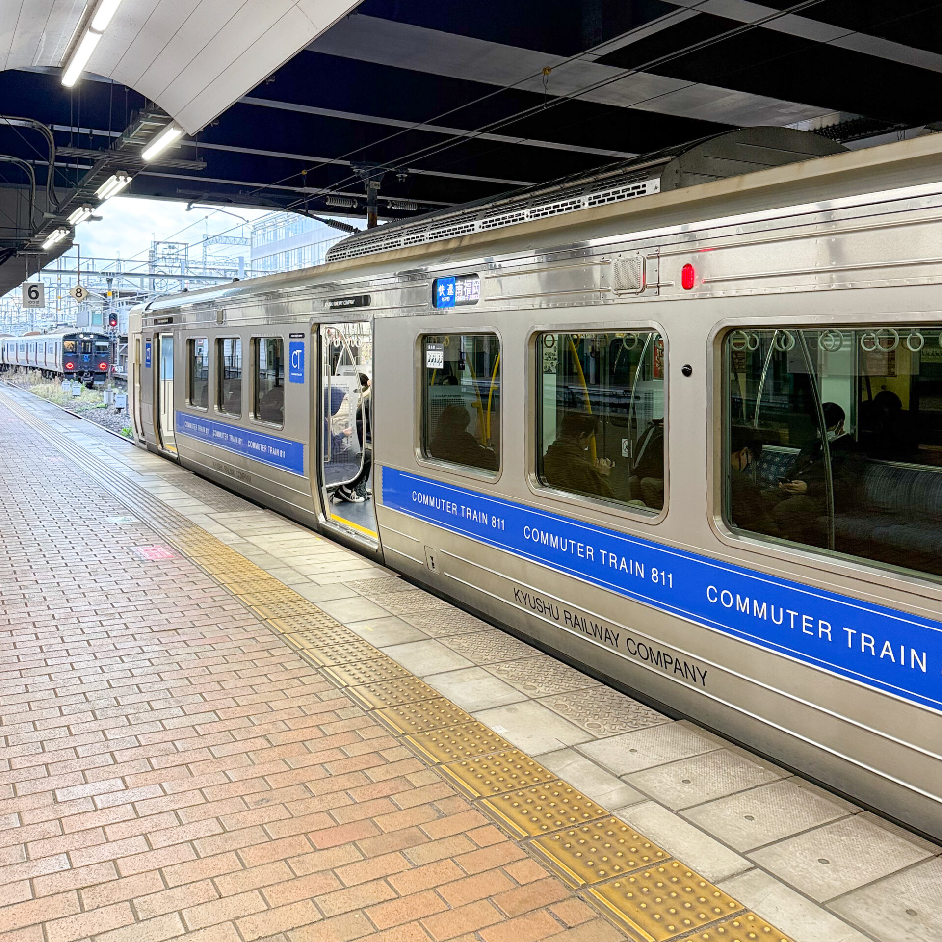 JR九州811系電車小倉駅にて