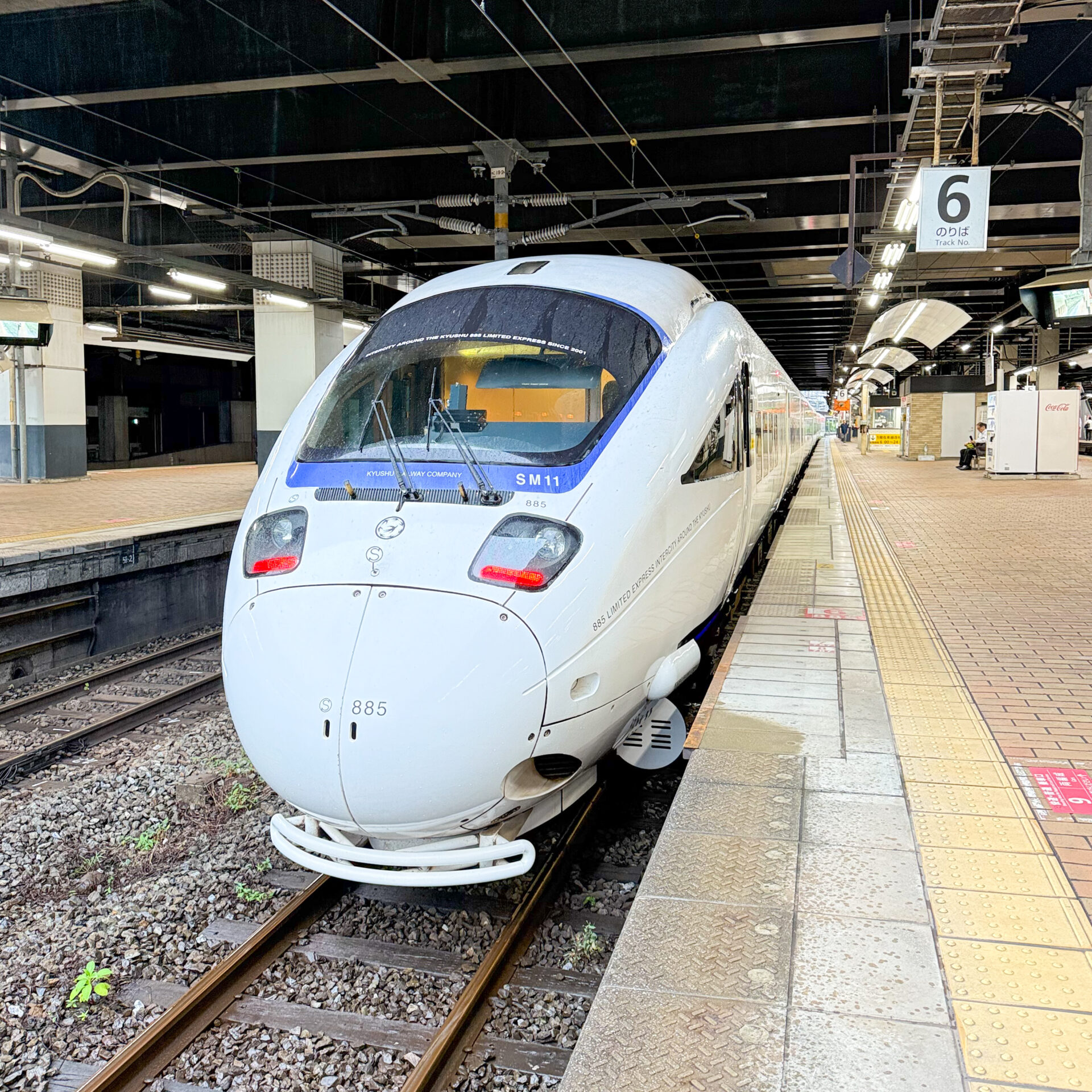 JR九州885系電車小倉駅にて