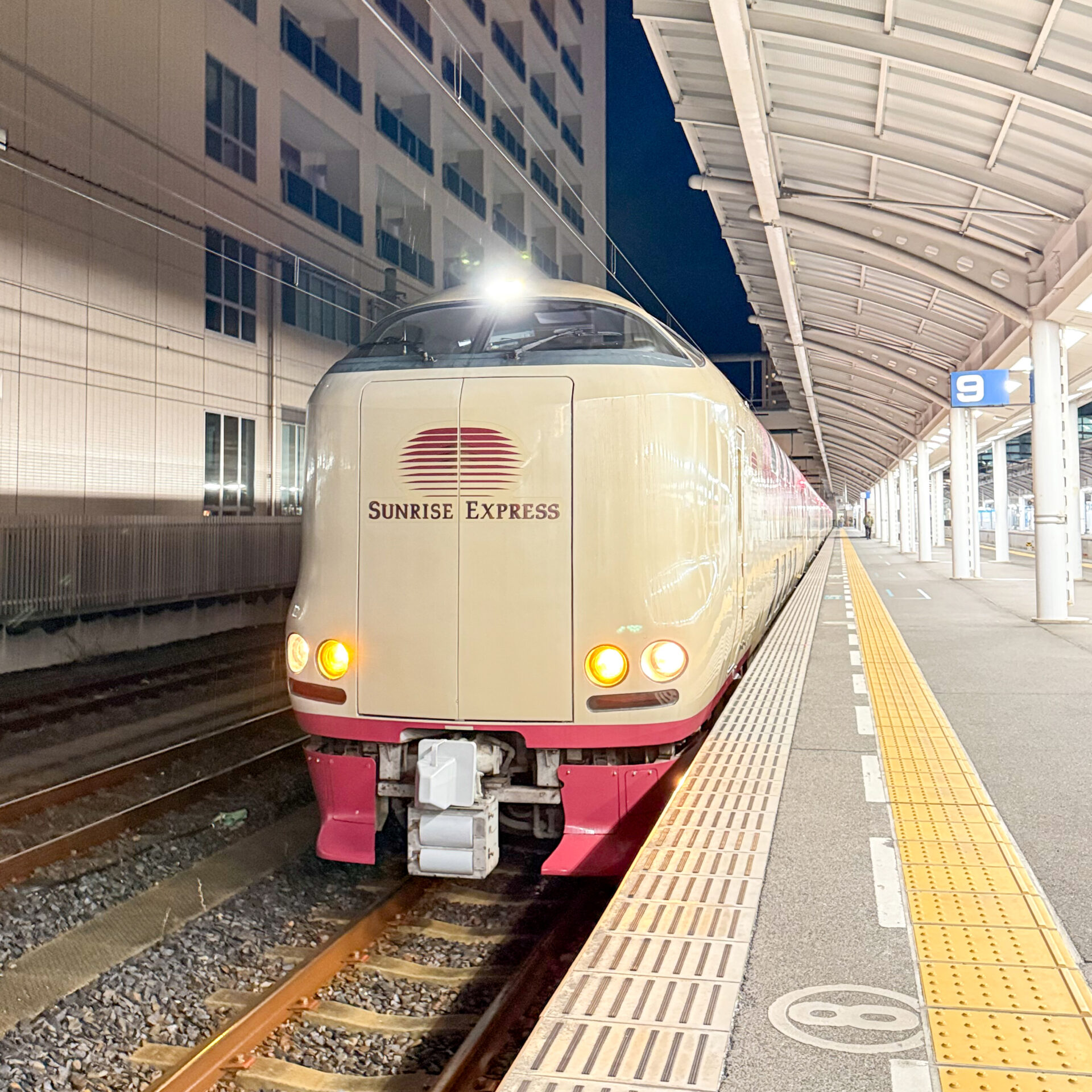 サンライズ瀬戸号高松駅にて