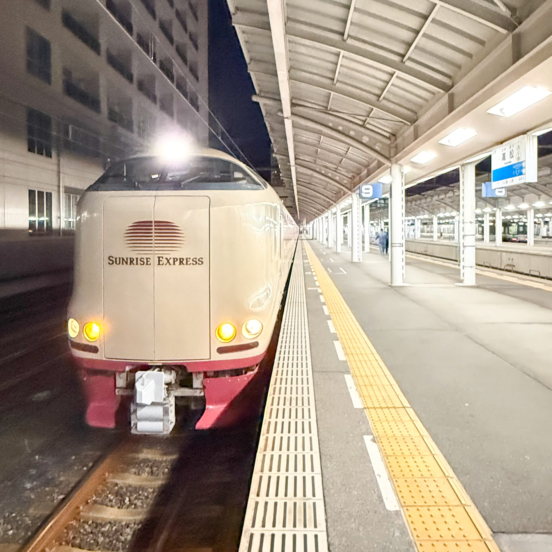 サンライズ瀬戸号高松駅にて