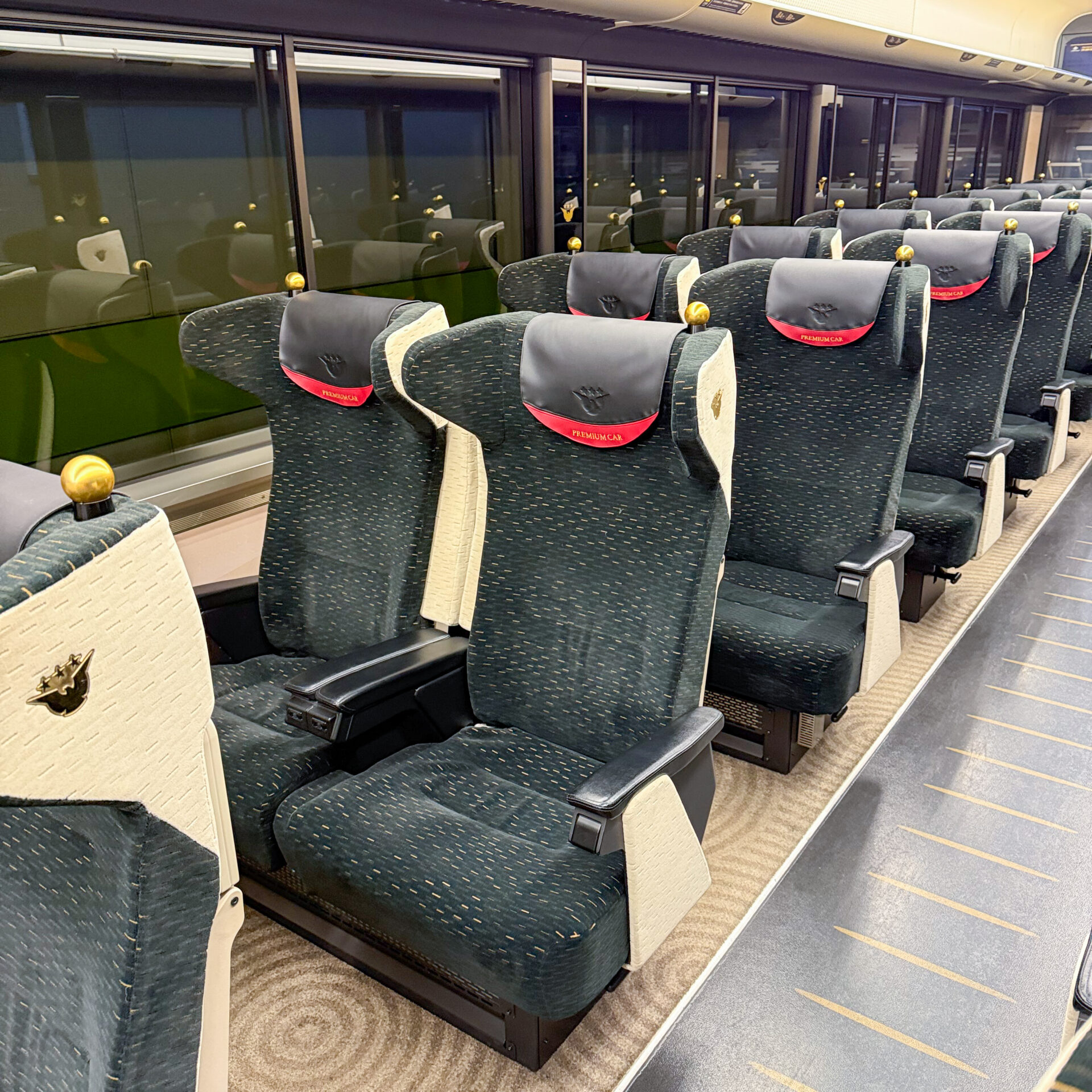 京阪プレミアムカー車内