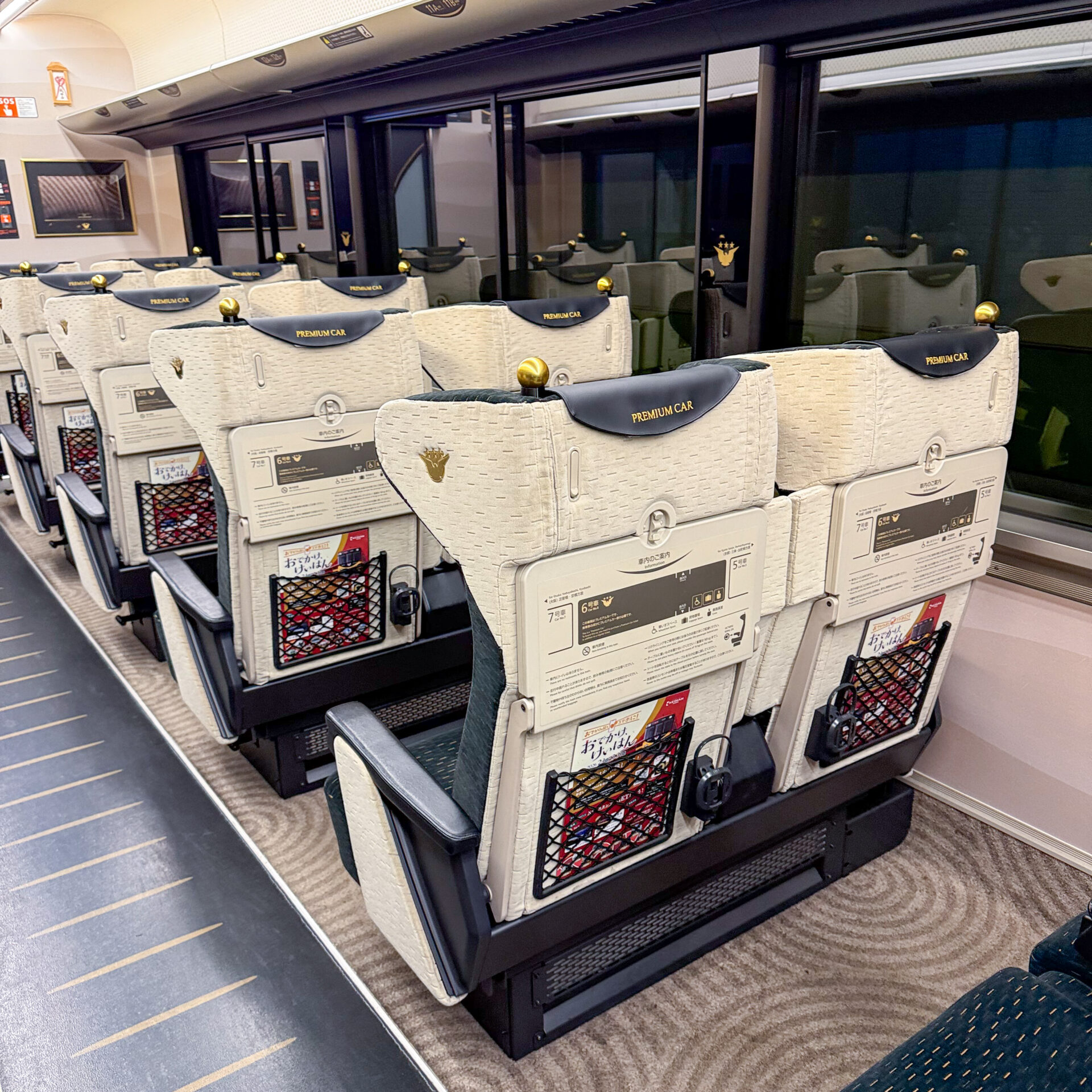 京阪プレミアムカー車内