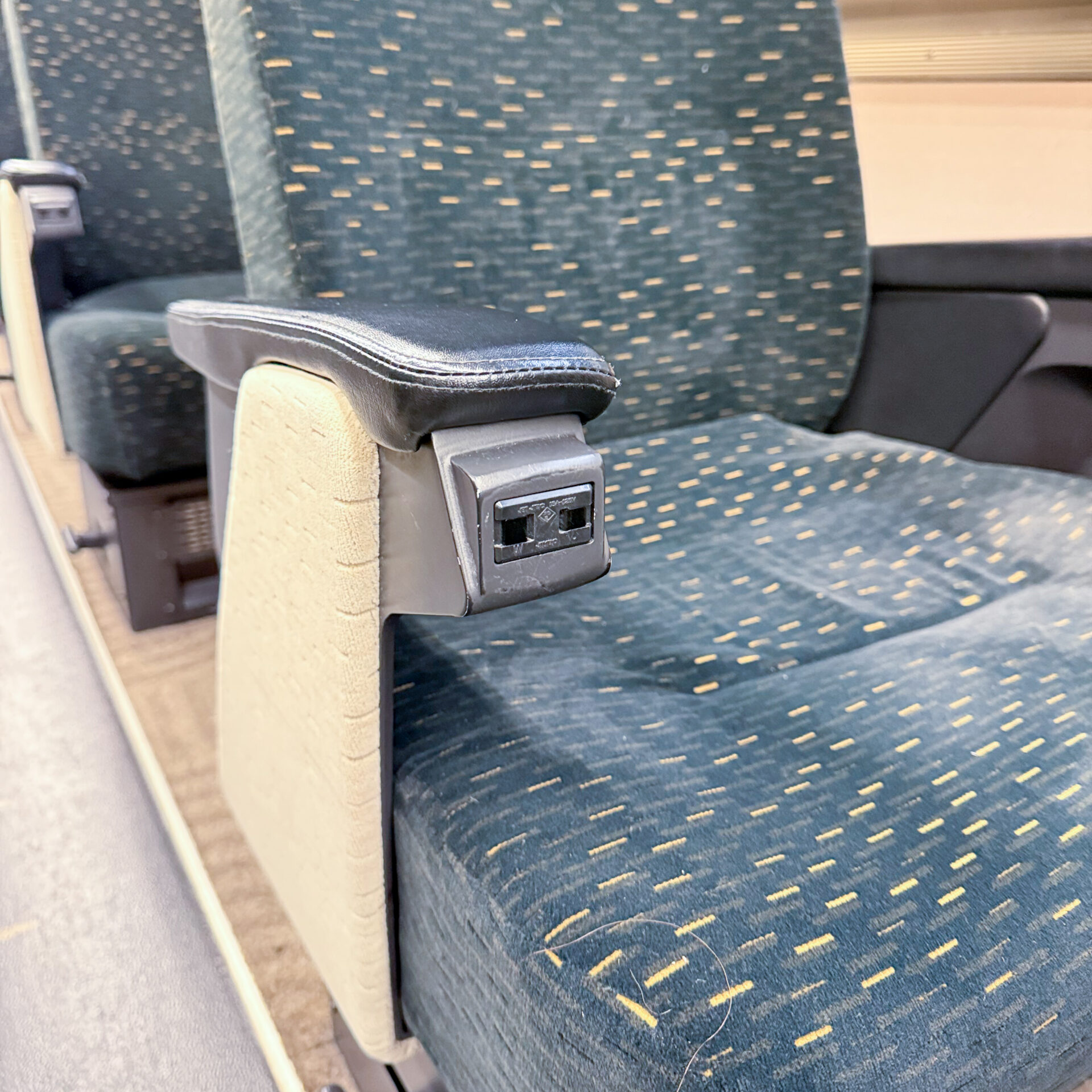 京阪プレミアムカー車内