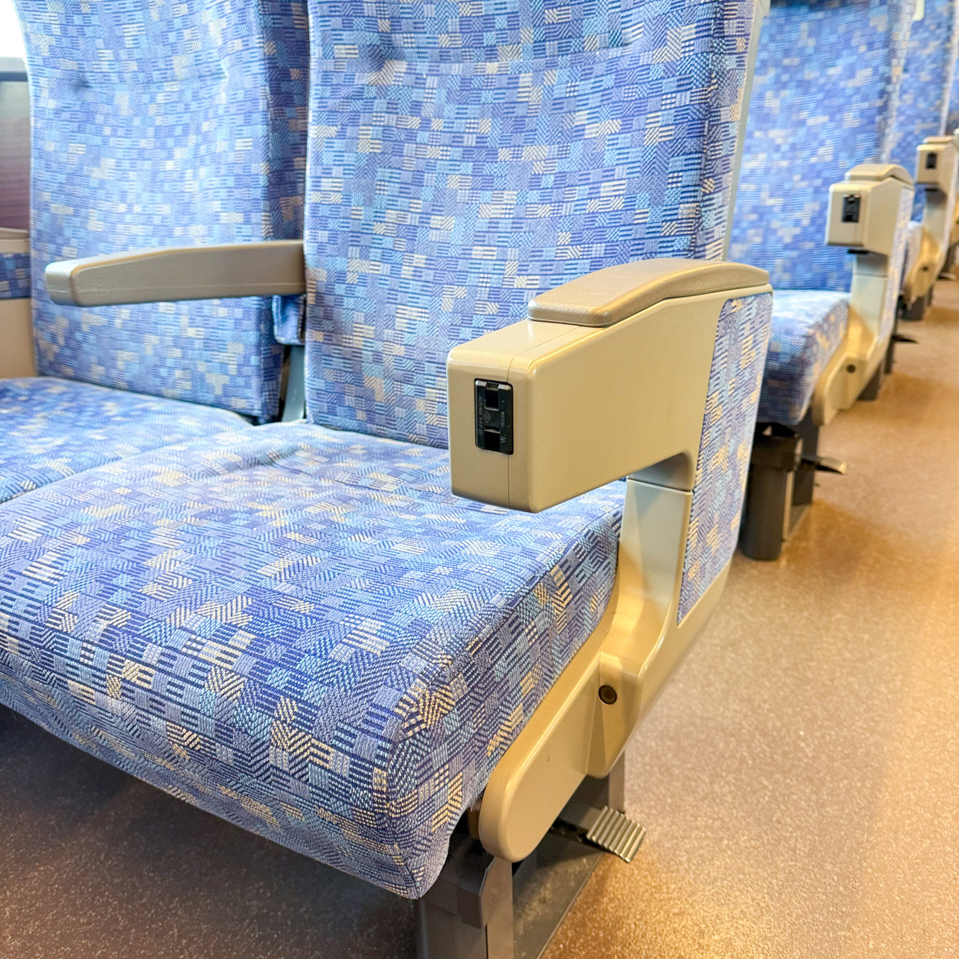 新快速Aシート車内