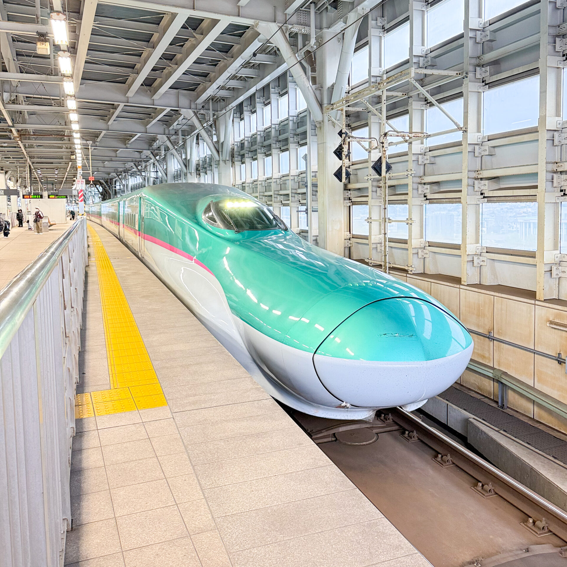 新幹線E5系新青森駅にて