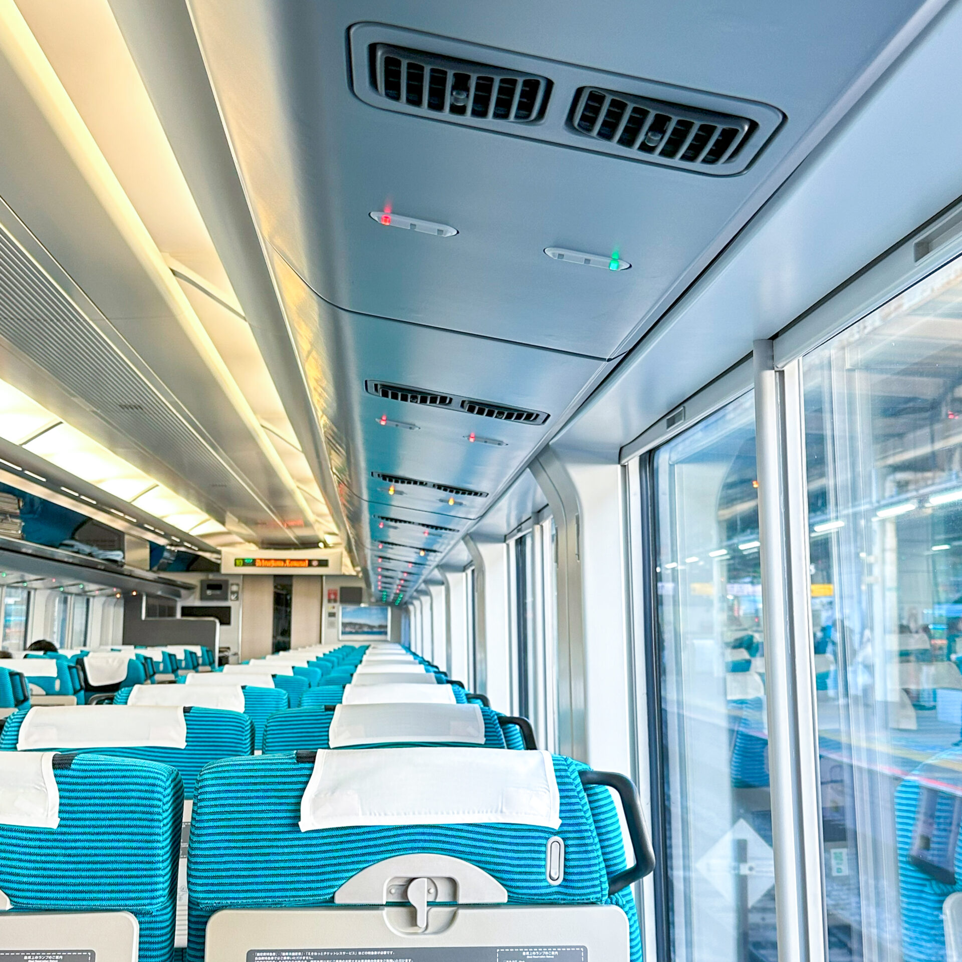 特急踊り子号普通車車内