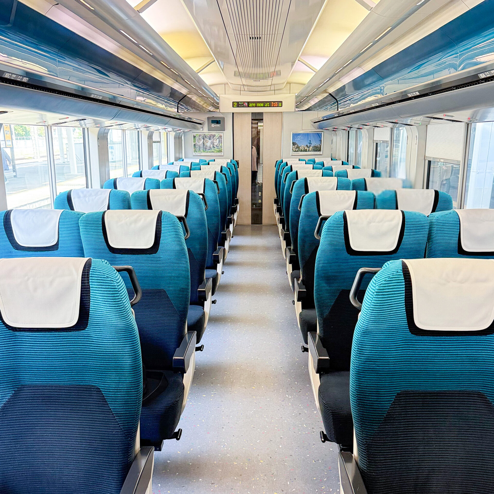 E257系電車普通車車内