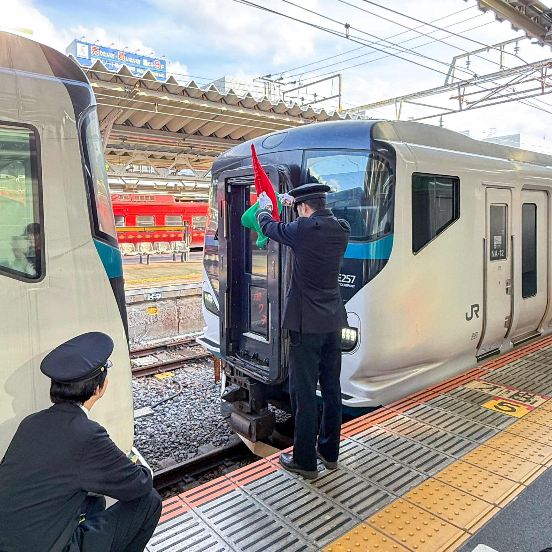 踊り子号連結作業熱海駅にて