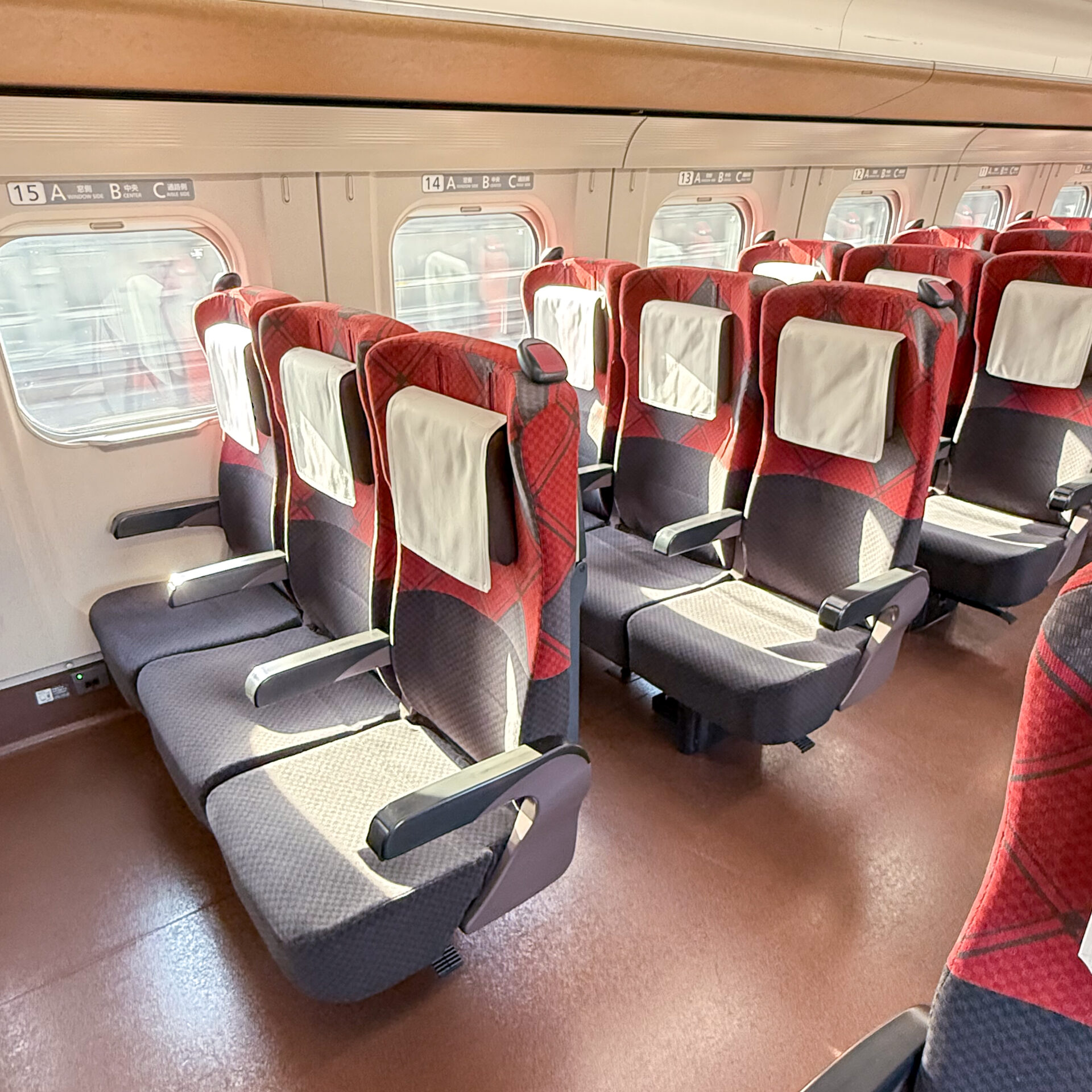 新幹線E7系普通車車内