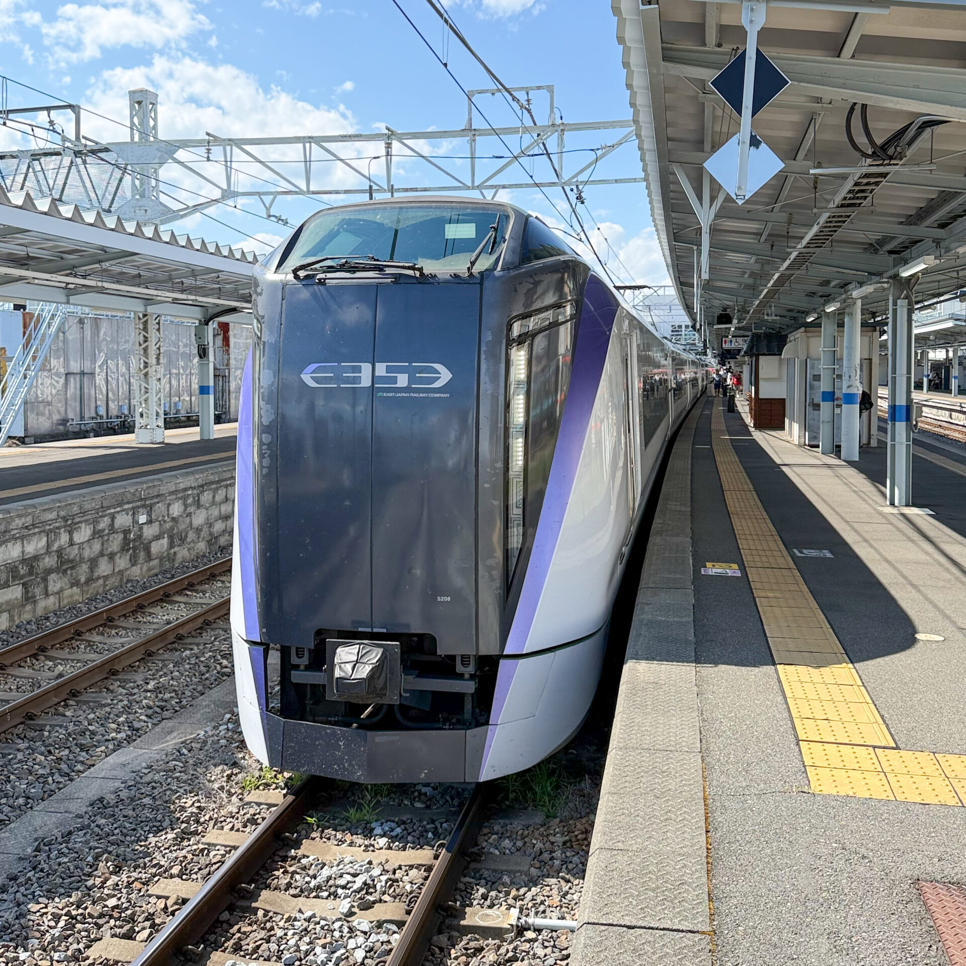 特急あずさ号松本駅にて