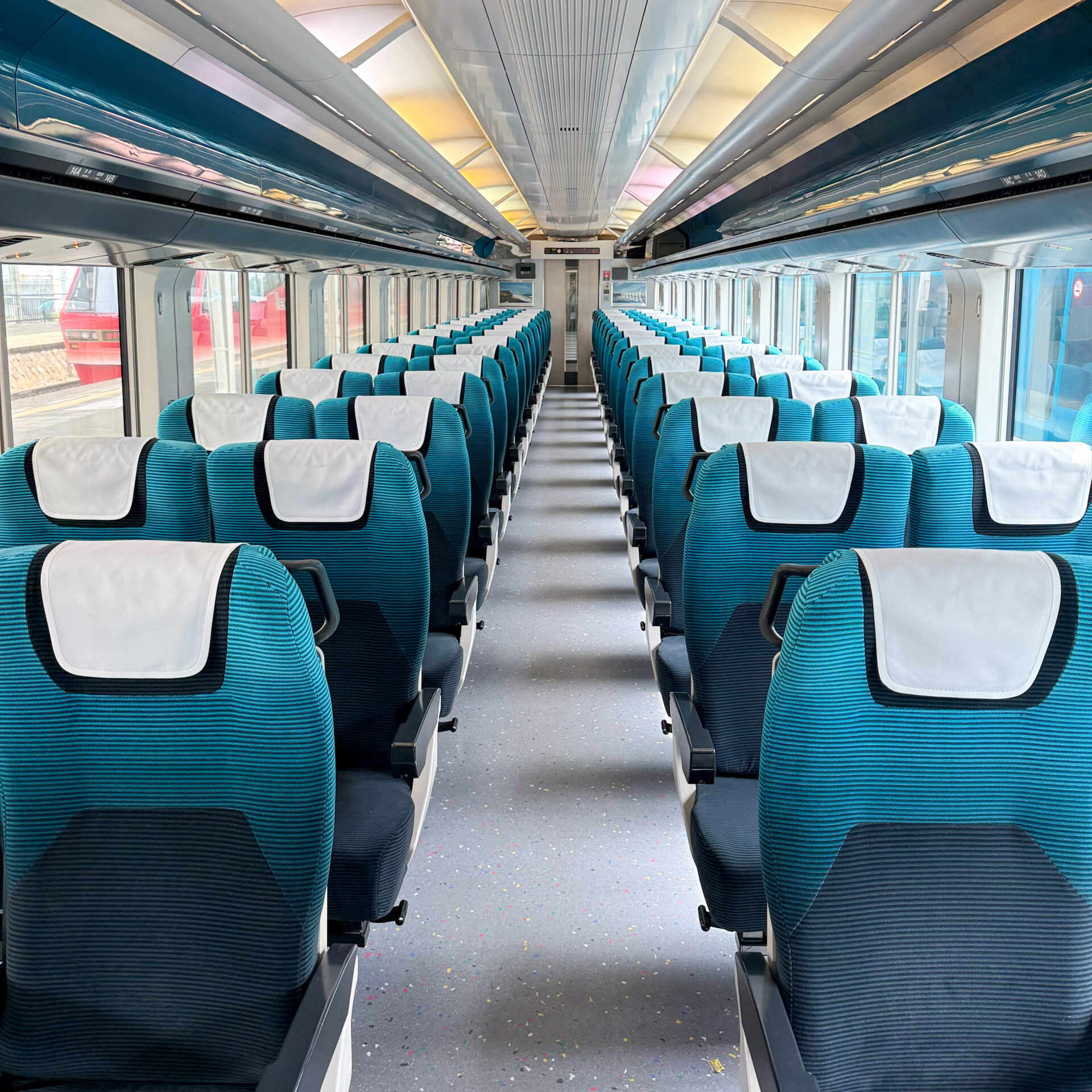 E257系電車普通車車内