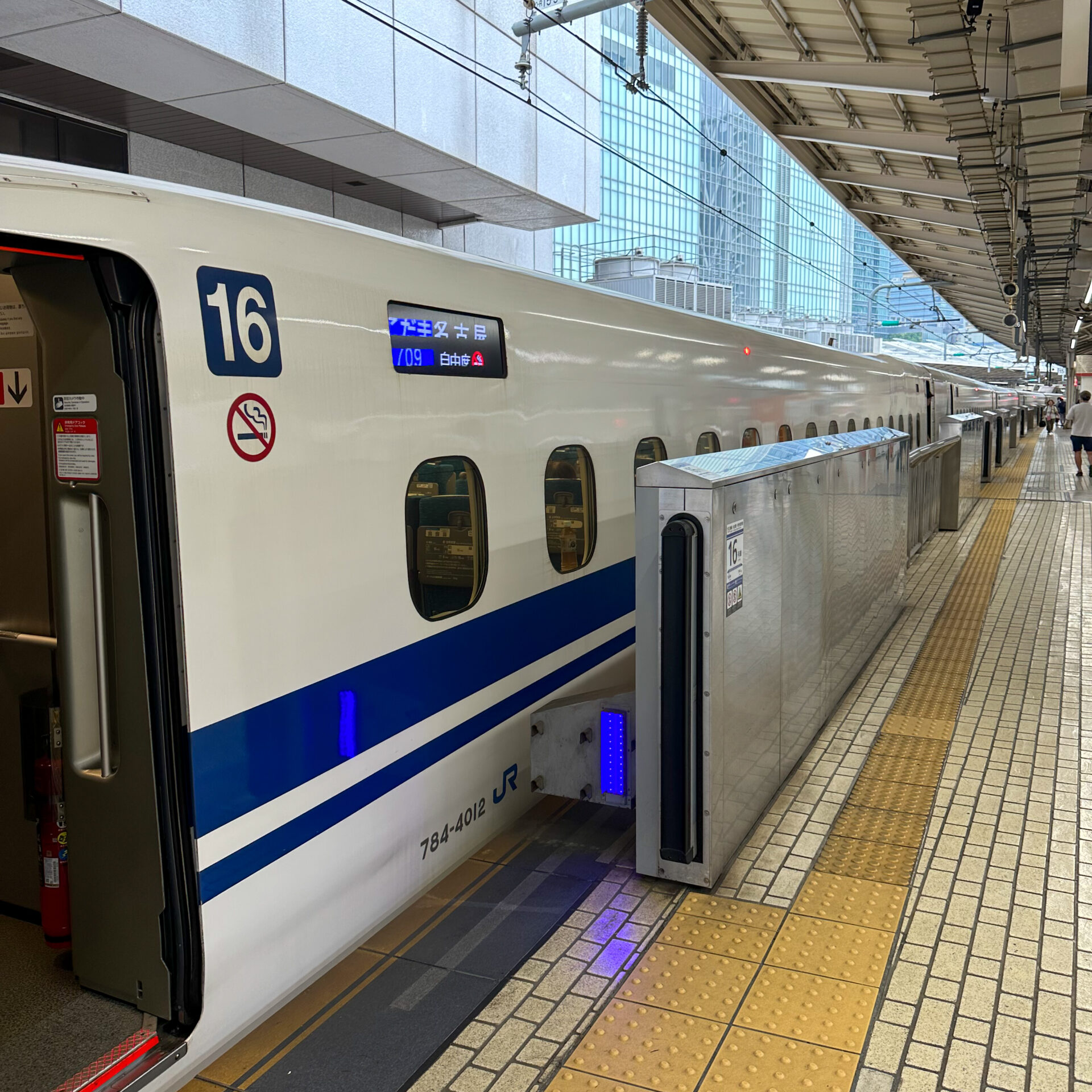 東海道新幹線N700系東京駅にて