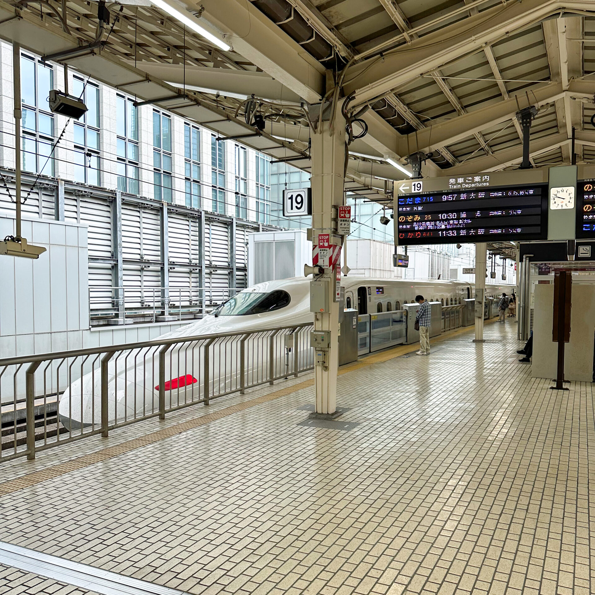東海道新幹線東京駅19番線ホーム